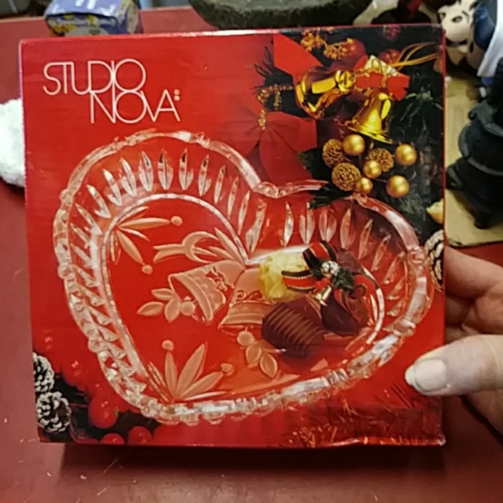 Brand New in Opened Box Studio Nova 9" Heart Tray